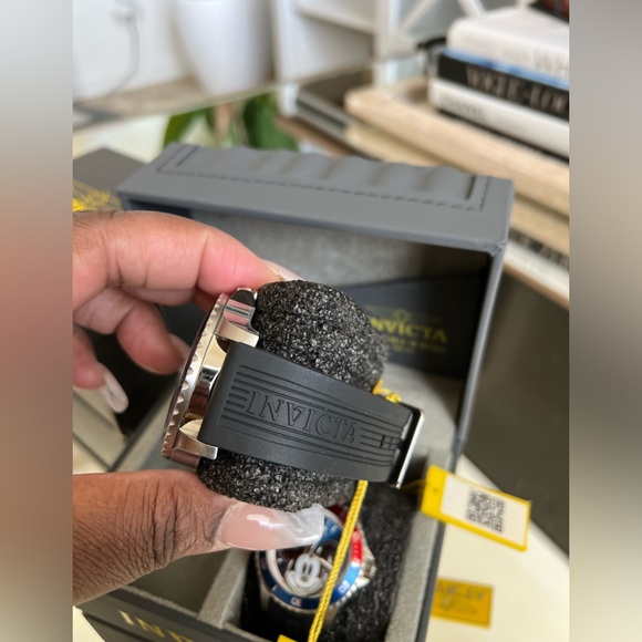 INVICTA Mickey Mouse Watch Set ~NIB π¦ - Picture 8 of 16